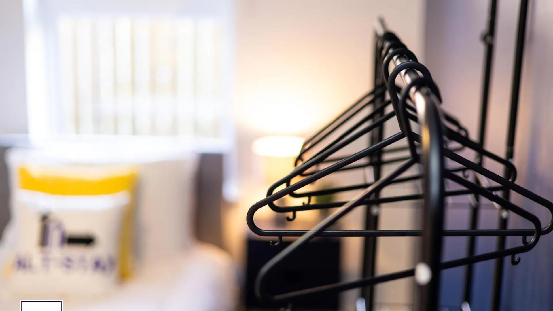 Alt-Stay Wakefield Westgate Station - Fully Serviced Workspace - Parking - Fast Fibre Wi-Fi - En-Suite'S - Long Stays Welcome
