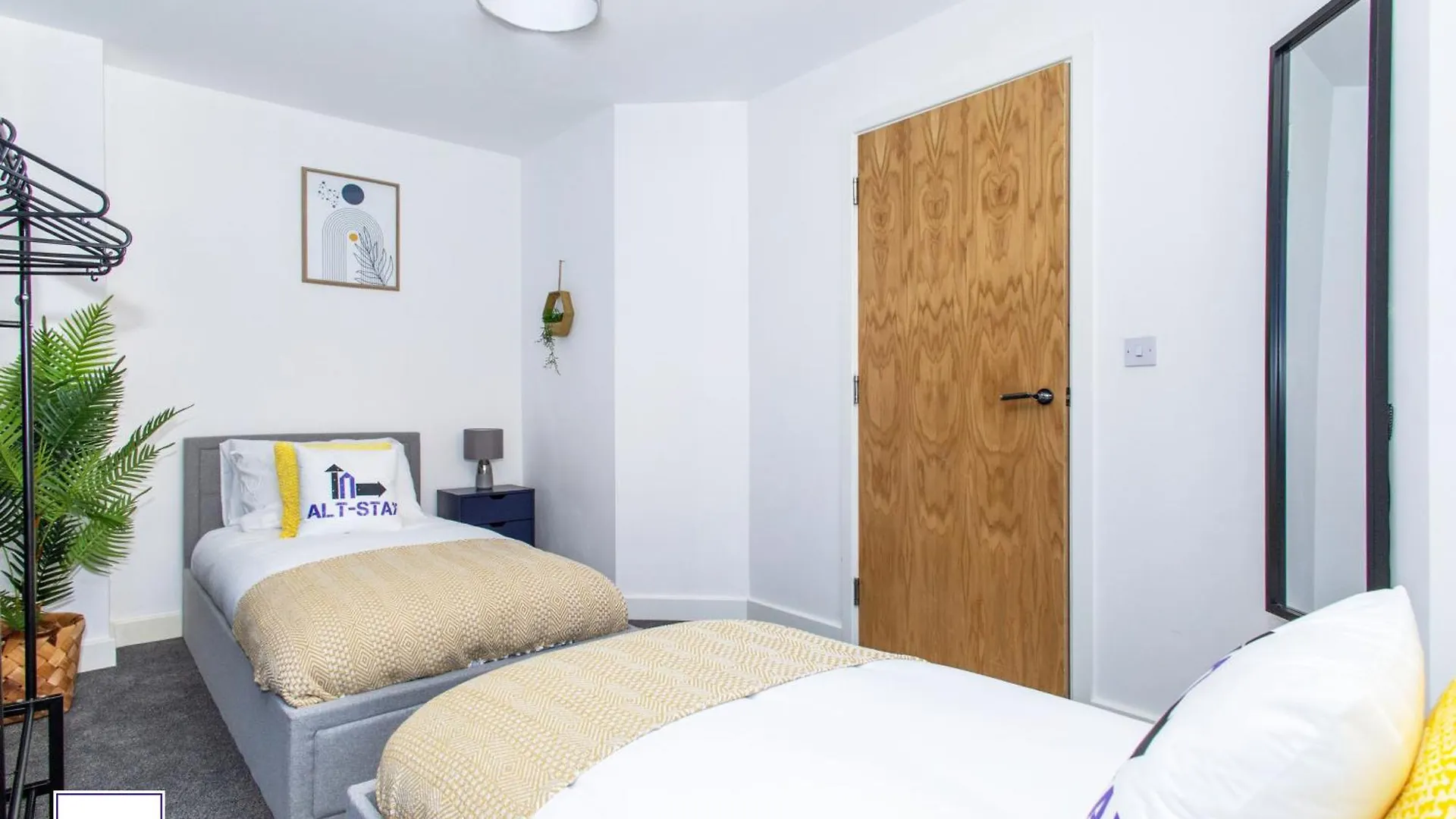 Alt-Stay Wakefield Westgate Station - Fully Serviced Workspace - Parking - Fast Fibre Wi-Fi - En-Suite'S - Long Stays Welcome 0*,  Verenigd Koninkrijk